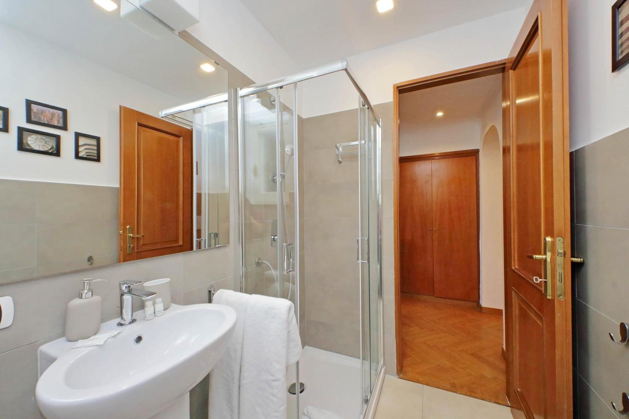Ych-Comfortable 2 Bedrooms Flat Near Colosseum Рим Екстер'єр фото