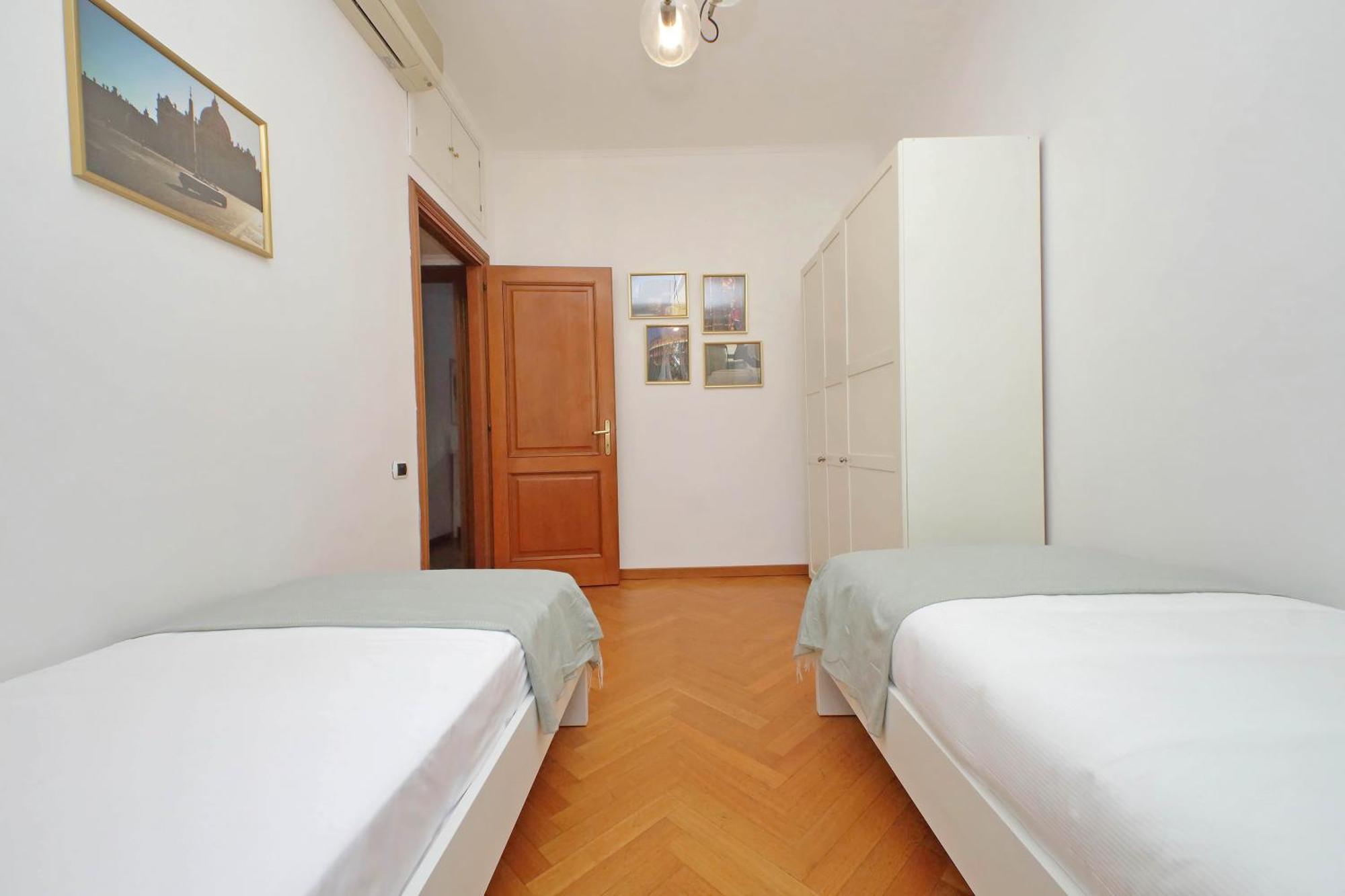 Ych-Comfortable 2 Bedrooms Flat Near Colosseum Рим Екстер'єр фото